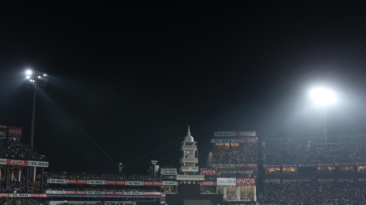 IND vs ENG: Floodlight malfunction interrupts second ODI in Cuttack, players leave the field after prolonged delay